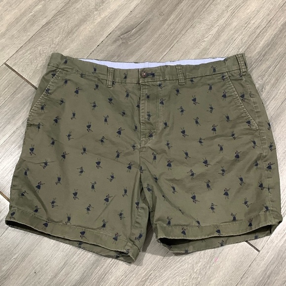 Tommy Hilfiger “THFLEX 7"  Olive Green Hula Dancer All Over Print Shorts size 40 - Picture 1 of 9